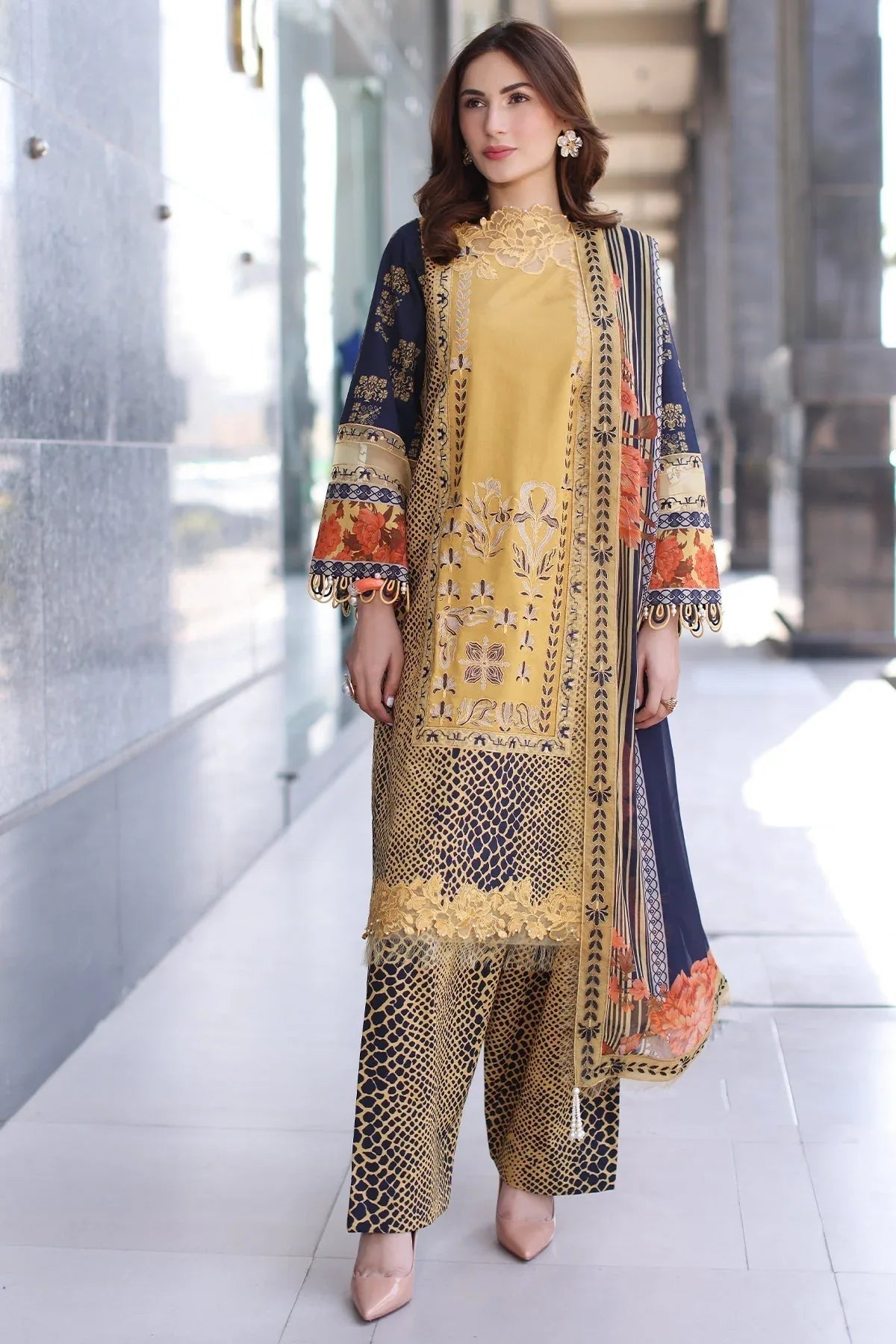 Charizma | Combination Lawn | CC5-28 - Aqsa Fabrics