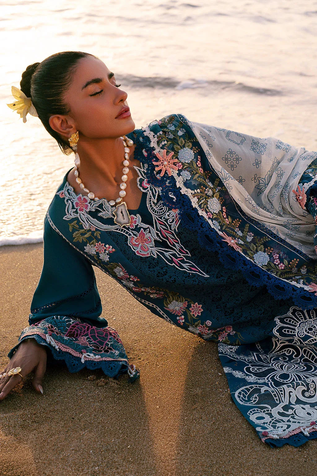 AJR Couture | Dastan Luxury Lawn 25 | Aura - Aqsa Fabrics