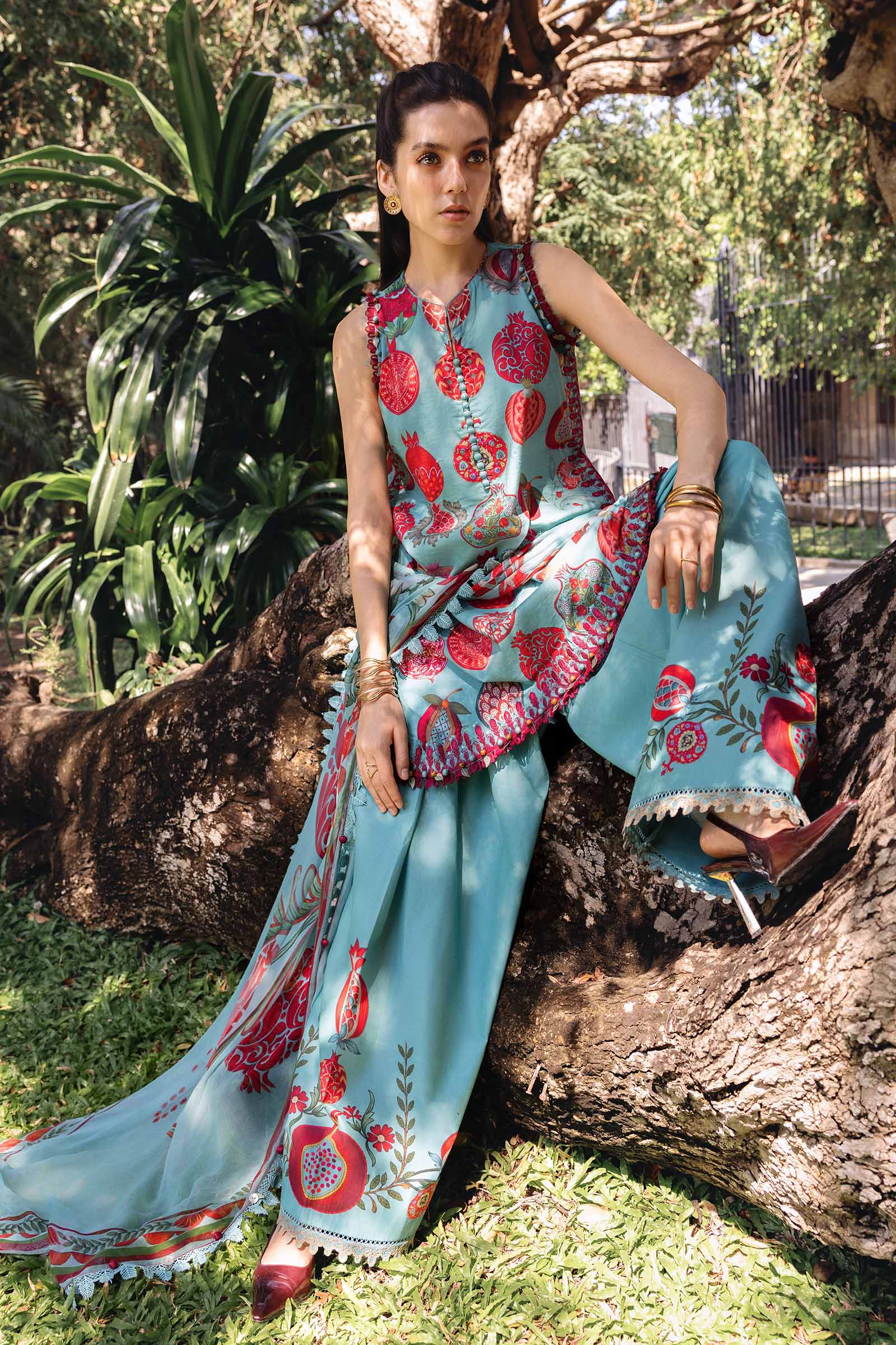 3 Piece Unstitched Embroidered Lawn Suit - Aqsa Fabrics