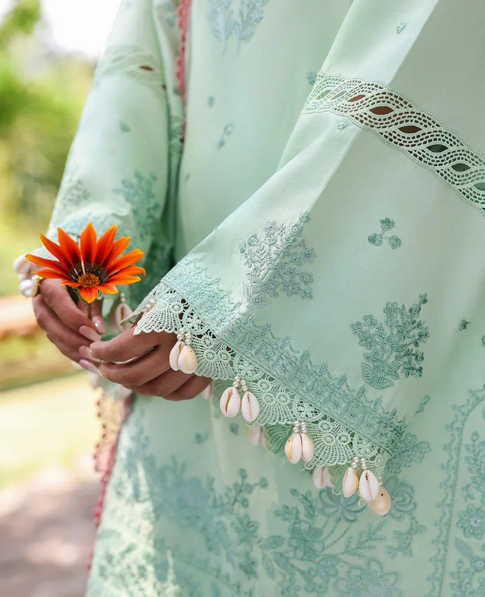 Republic Womenswear | Talia Luxury Lawn 25 | D4-A - Zayli - Aqsa Fabrics