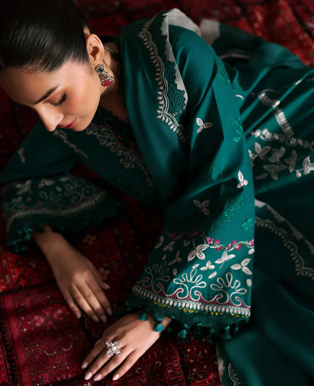 Republic Womenswear | Talia Luxury Lawn 25 | D8-B - Nia - Aqsa Fabrics