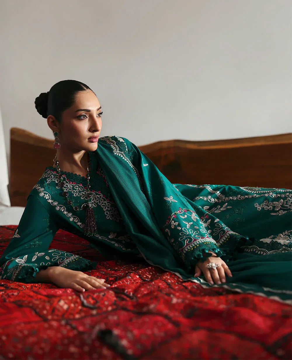 Republic Womenswear | Talia Luxury Lawn 25 | D8-B - Nia - Aqsa Fabrics