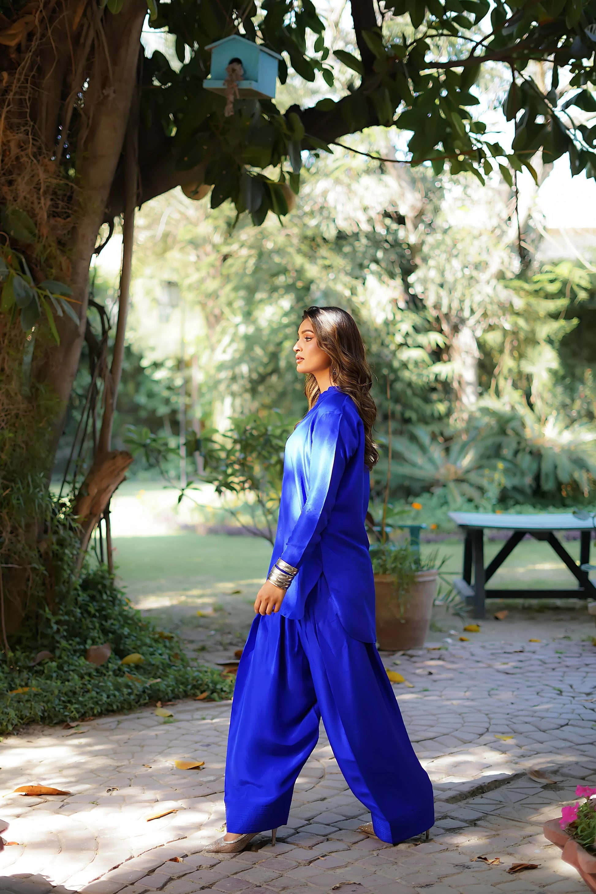 Erum Khan | Nue 25 | Cosmic Wave - Aqsa Fabrics