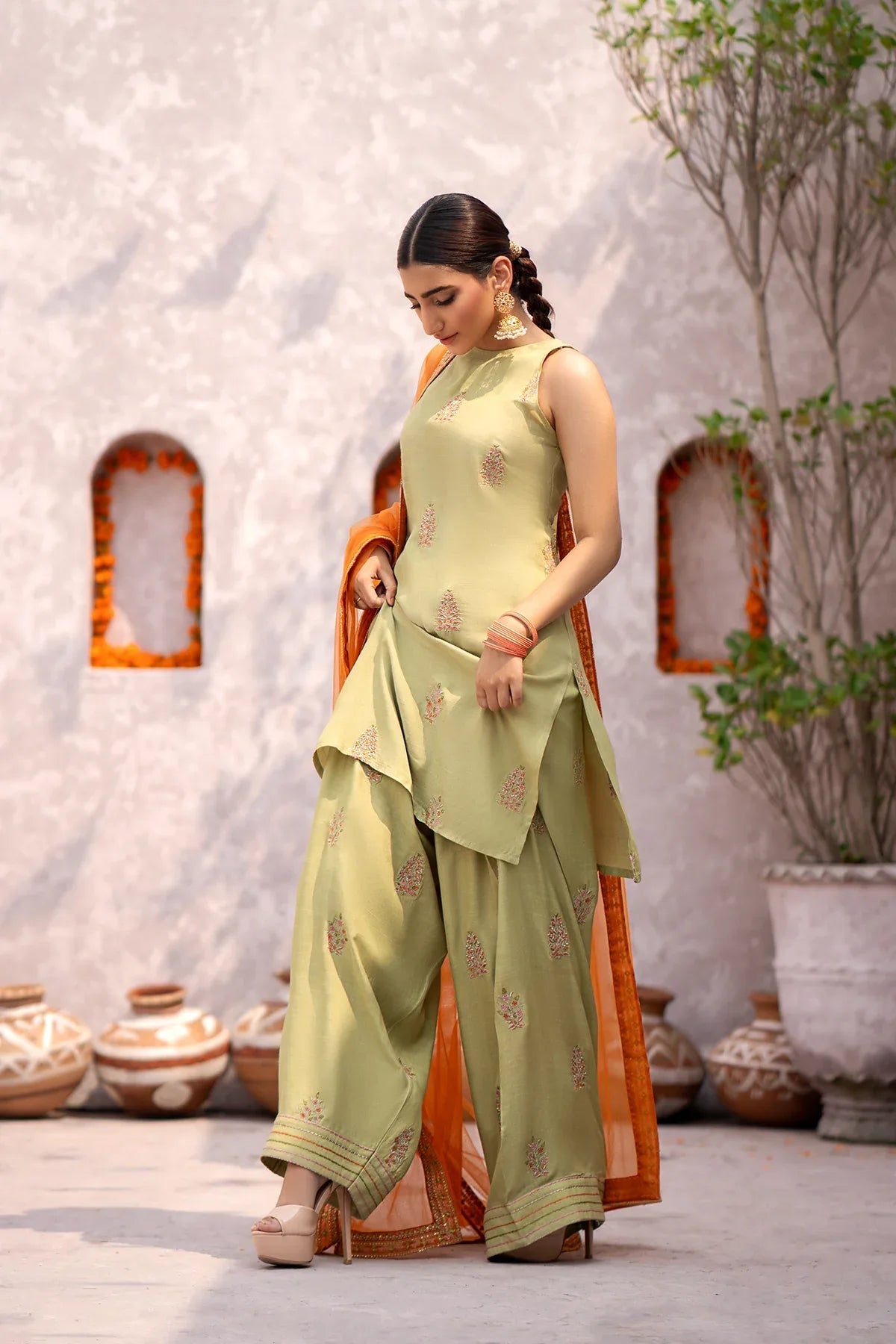 Erum Khan | Sakhiyan Formals | GULBAHAR - Aqsa Fabrics