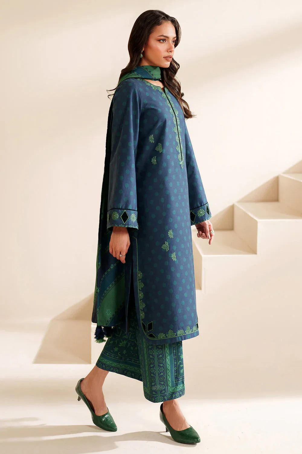 Jazmin | Winter 25 | UW-0222 - Aqsa Fabrics