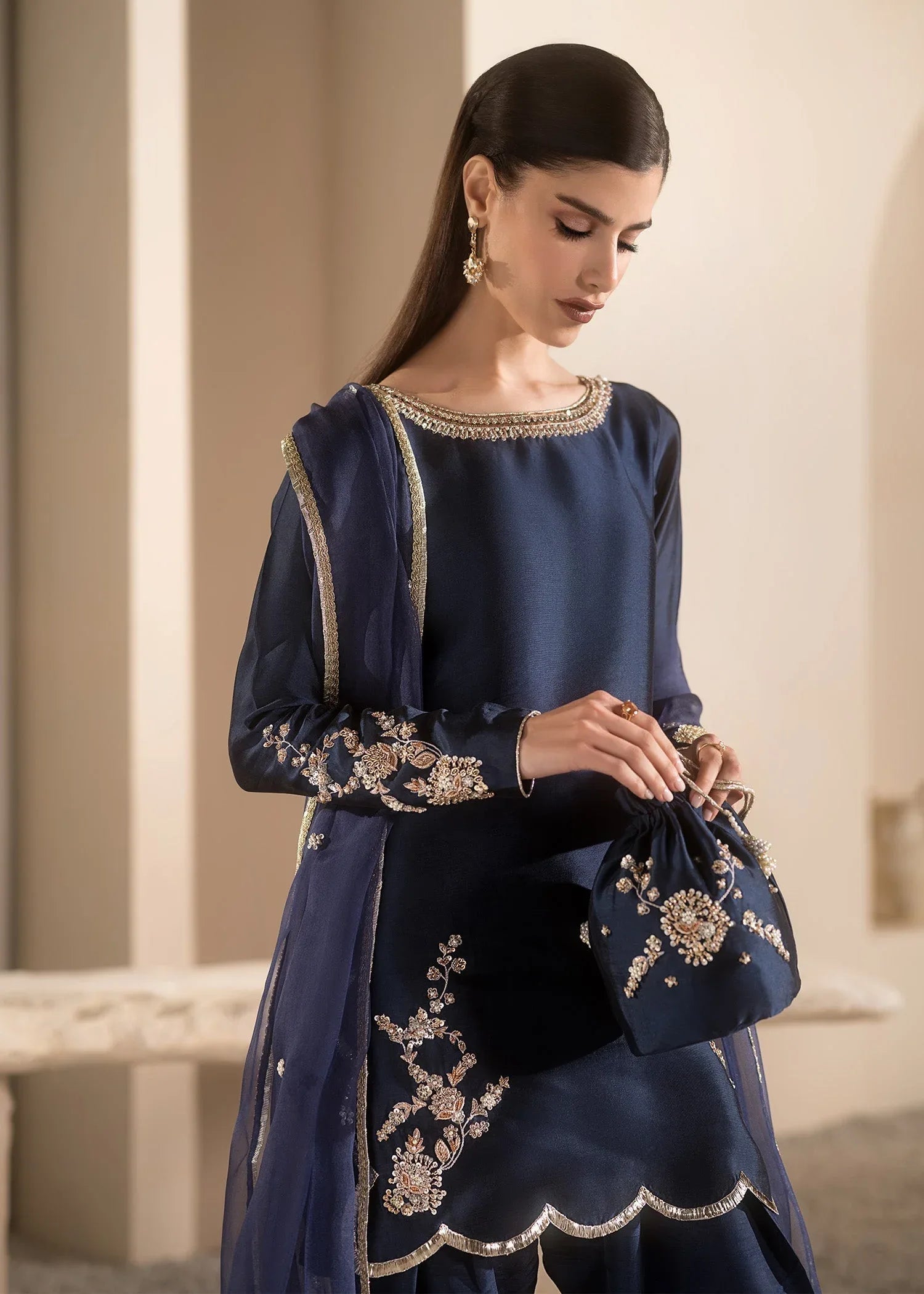 Mahum Asad | Breaking the Bar | Diva - Aqsa Fabrics