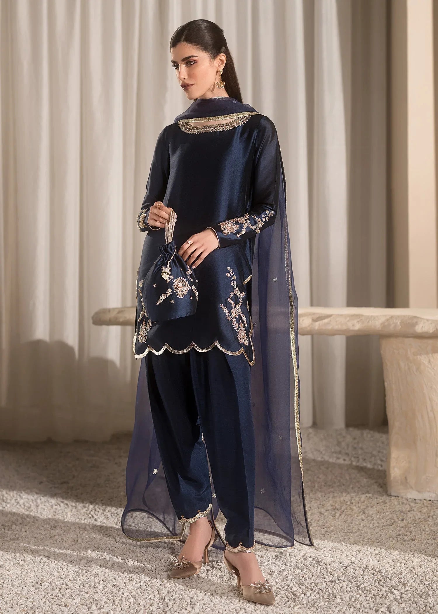 Mahum Asad | Breaking the Bar | Diva - Aqsa Fabrics
