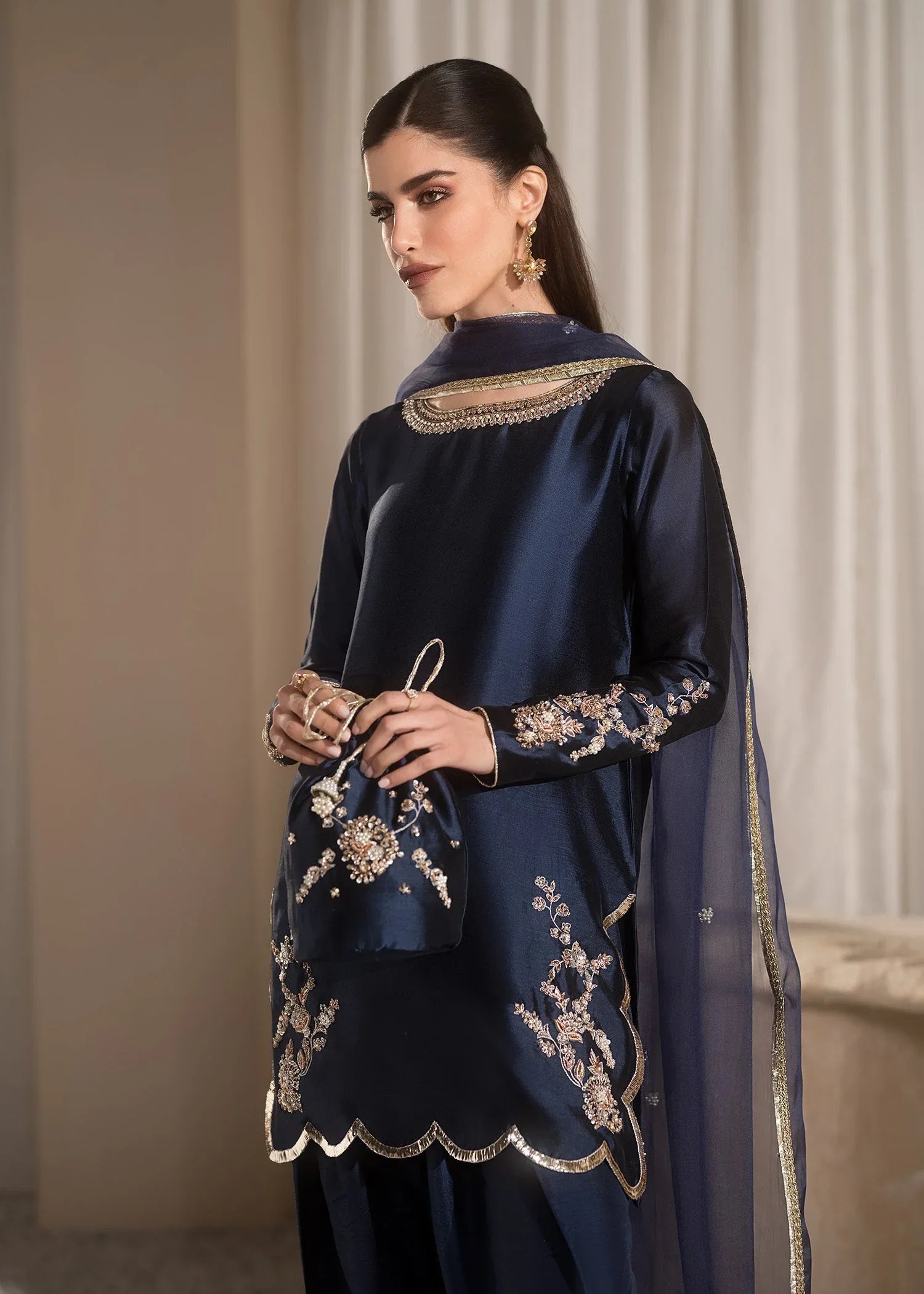 Mahum Asad | Breaking the Bar | Diva - Aqsa Fabrics
