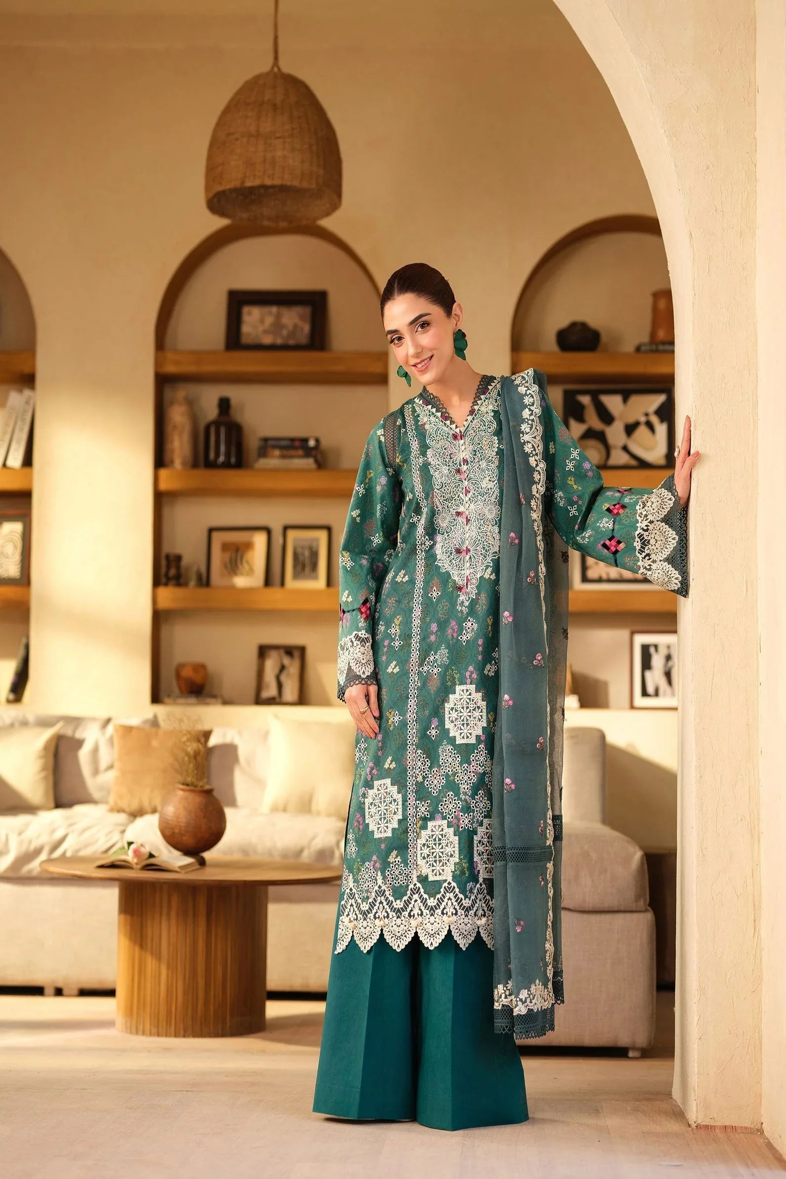 Maryam Hussain | Luxury Lawn 25 | Seashell - Aqsa Fabrics