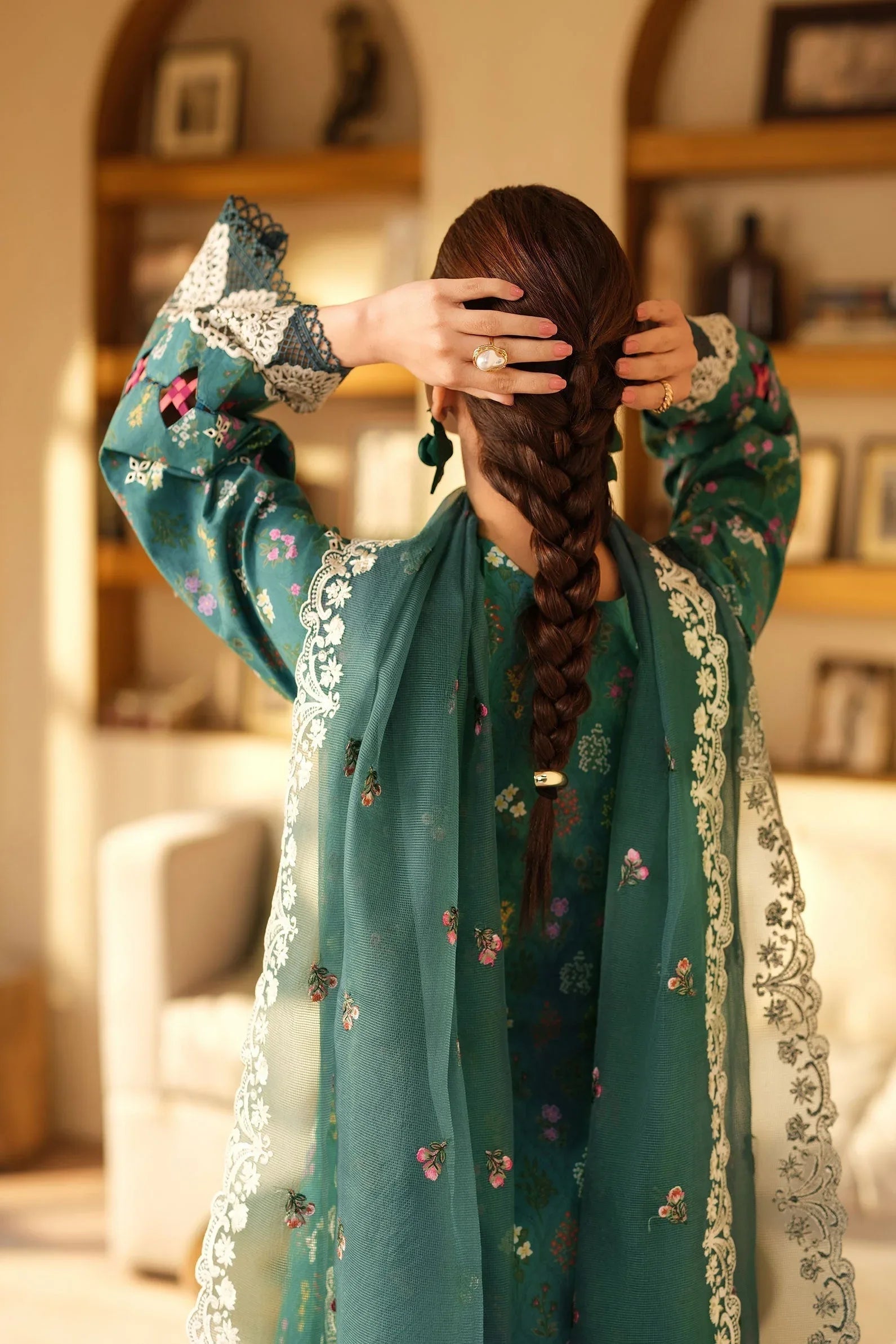 Maryam Hussain | Luxury Lawn 25 | Seashell - Aqsa Fabrics