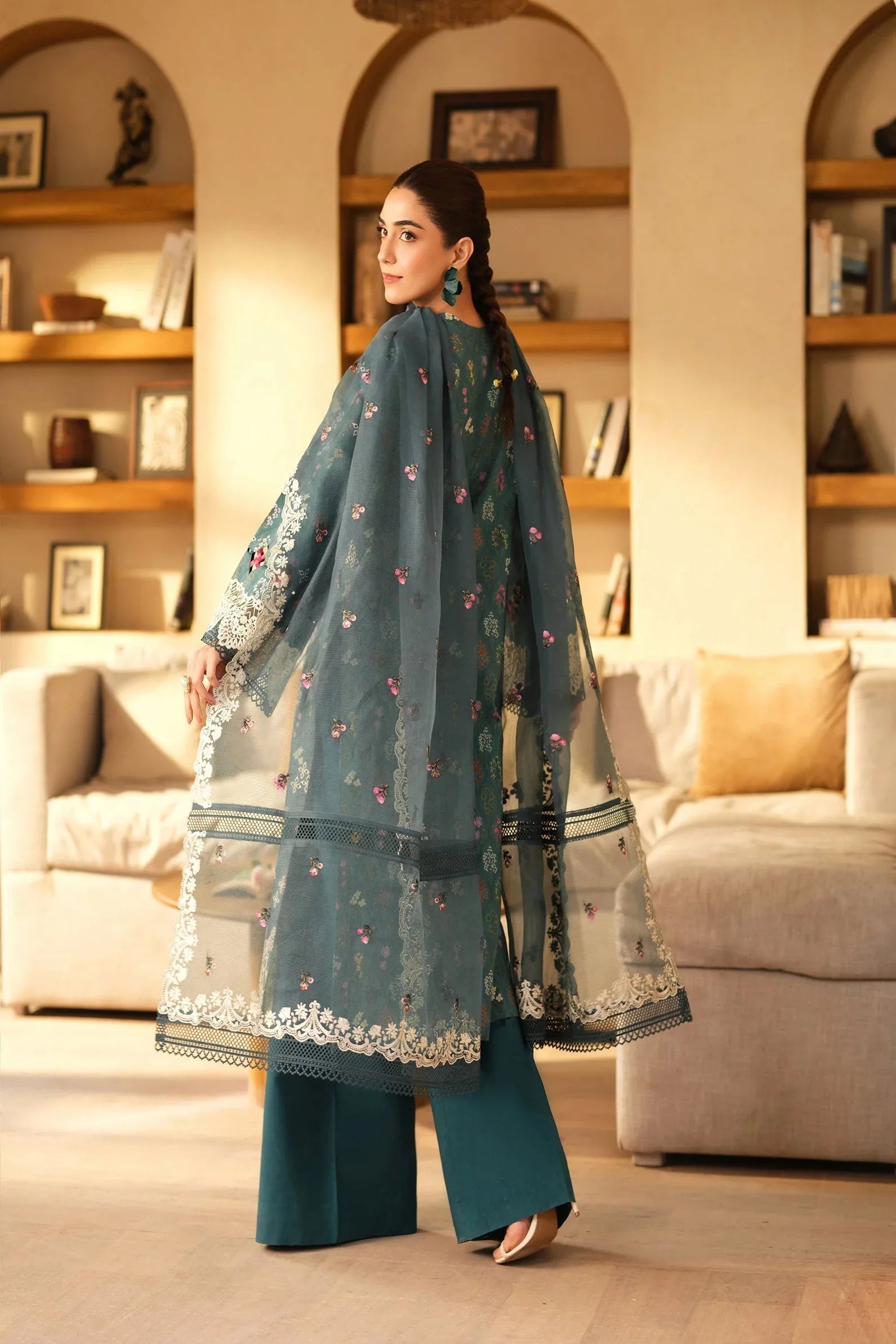 Maryam Hussain | Luxury Lawn 25 | Seashell - Aqsa Fabrics