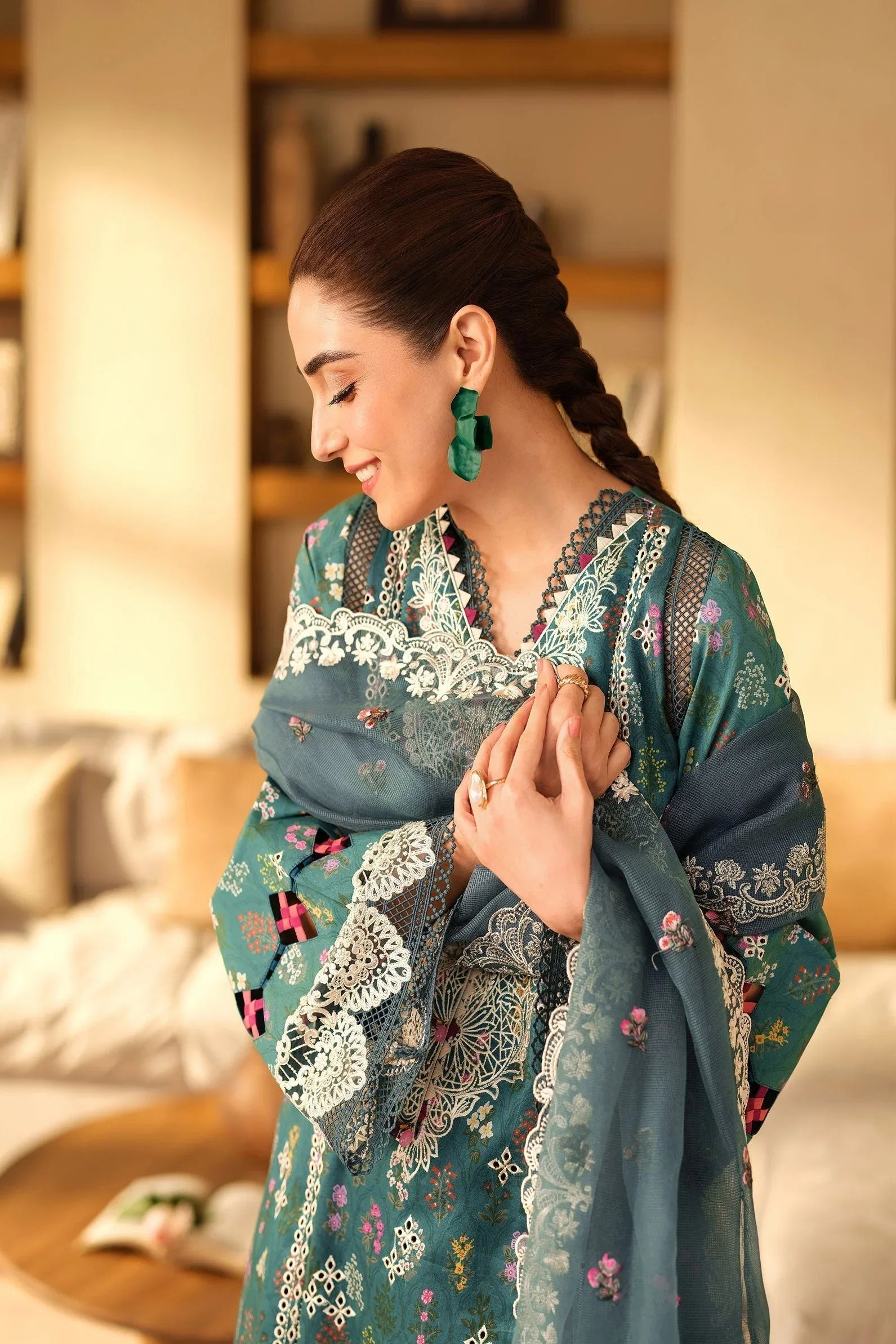 Maryam Hussain | Luxury Lawn 25 | Seashell - Aqsa Fabrics