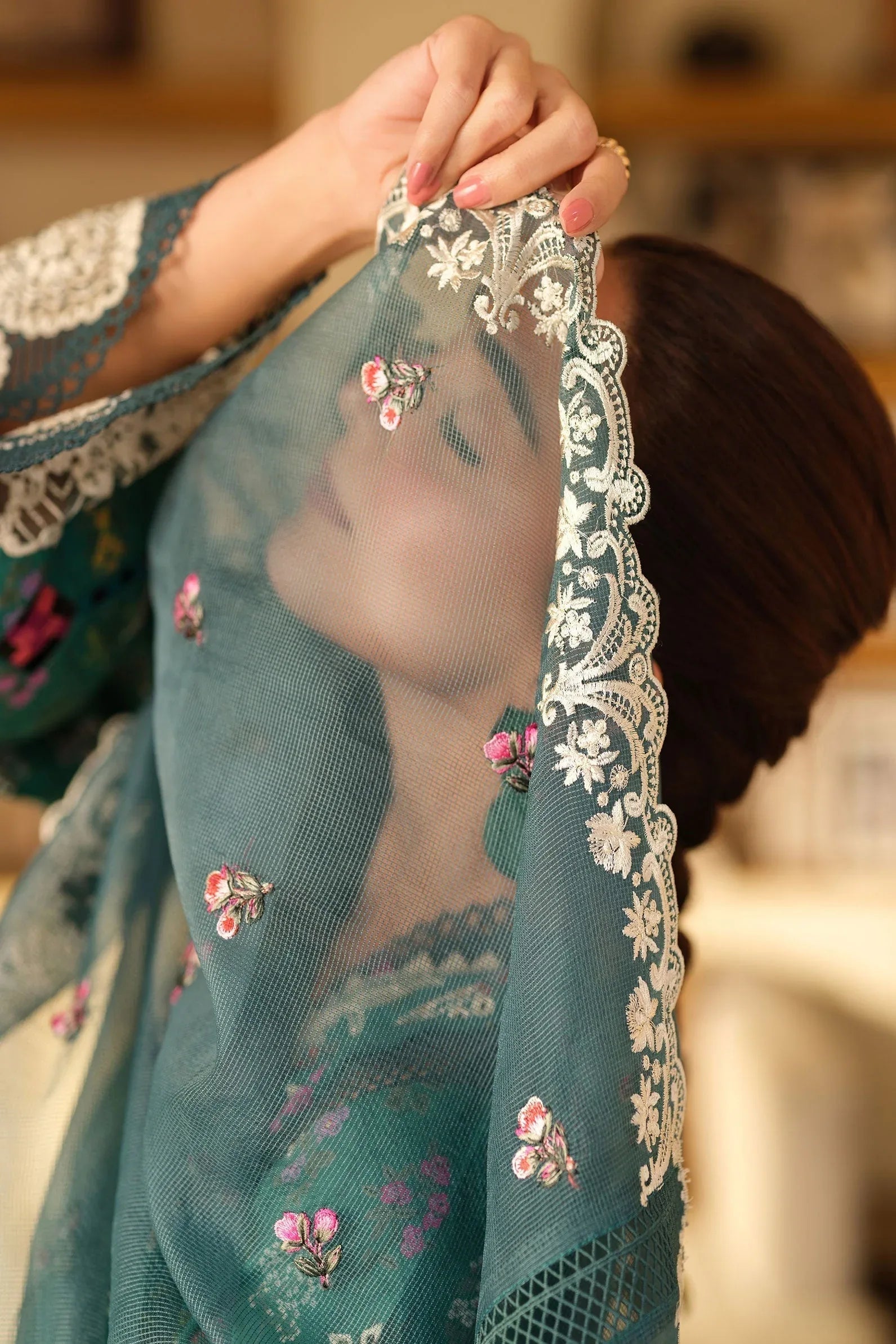 Maryam Hussain | Luxury Lawn 25 | Seashell - Aqsa Fabrics