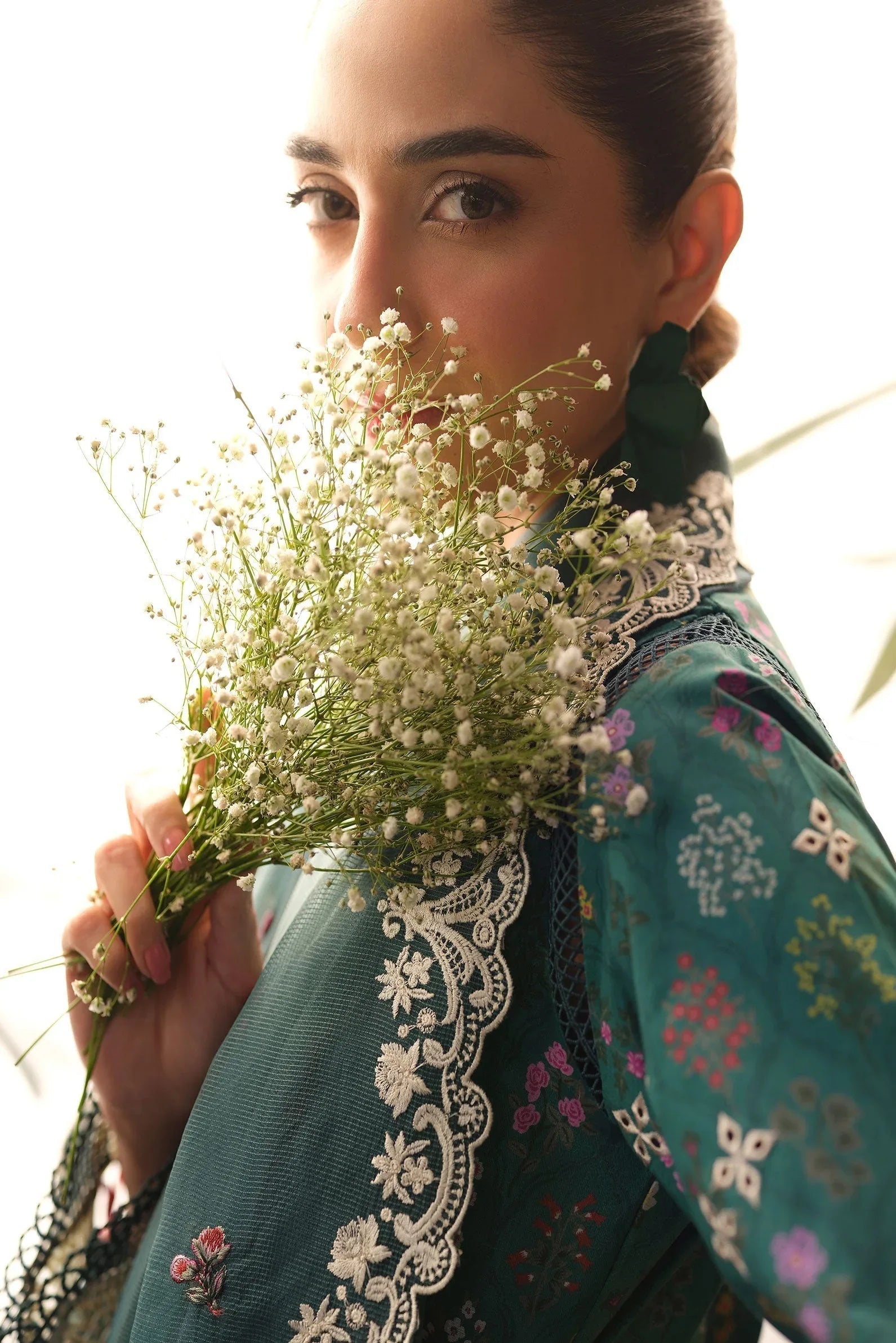 Maryam Hussain | Luxury Lawn 25 | Seashell - Aqsa Fabrics