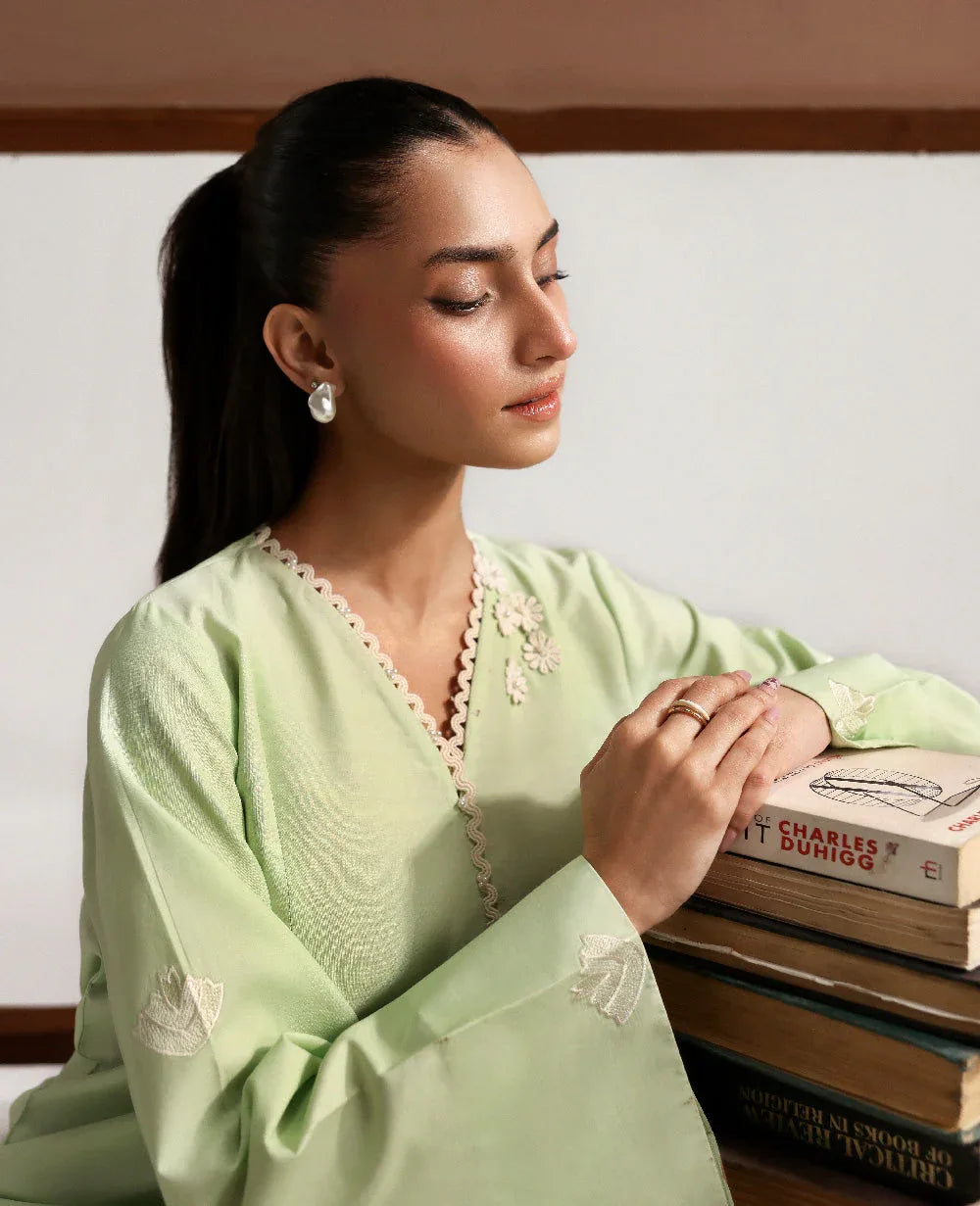 Republic Womenswear | Essentials Pre Fall | Amelle - Aqsa Fabrics