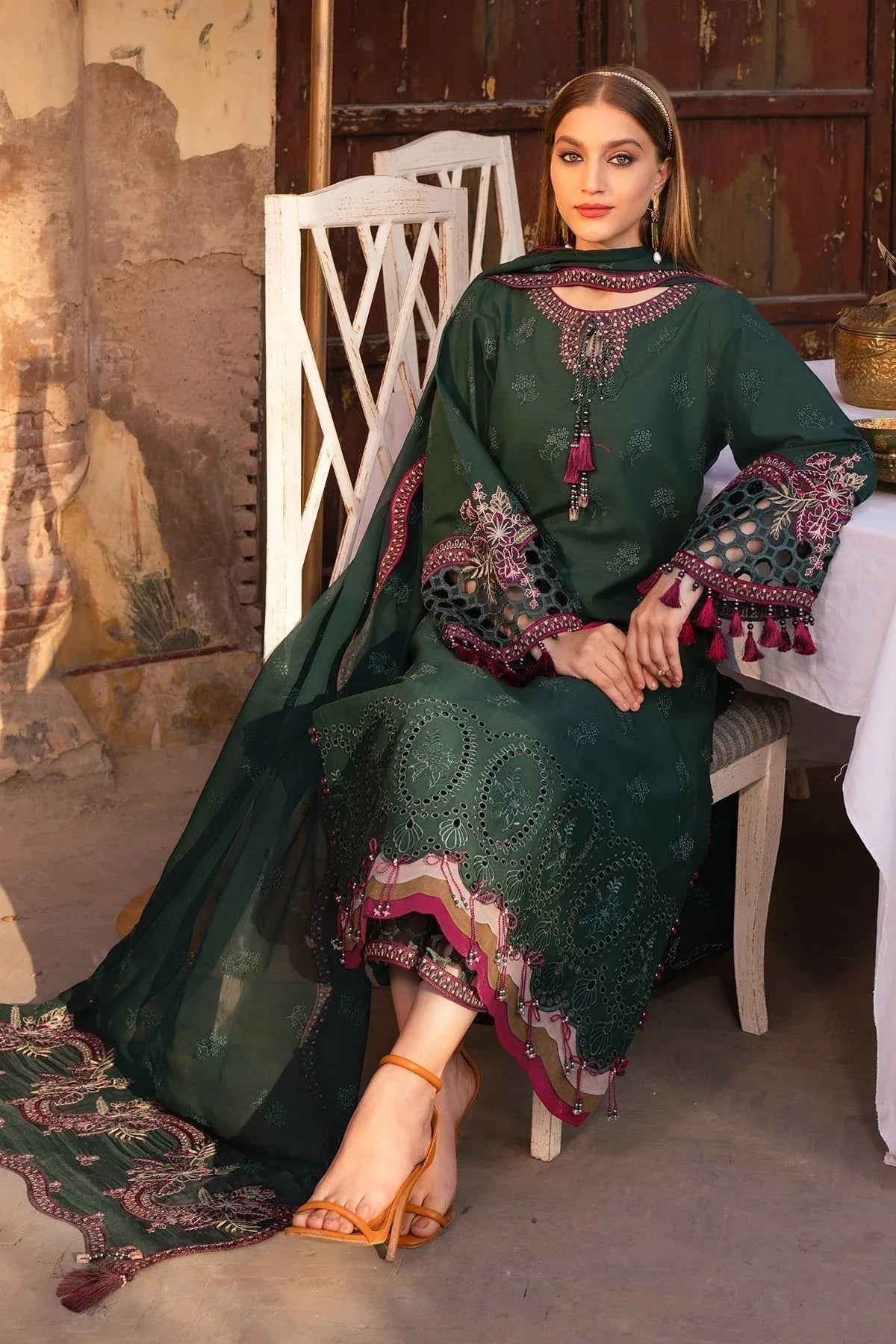 Alizeh | Rawayat Luxury Lawn 24 | Nafisa - Aqsa Fabrics
