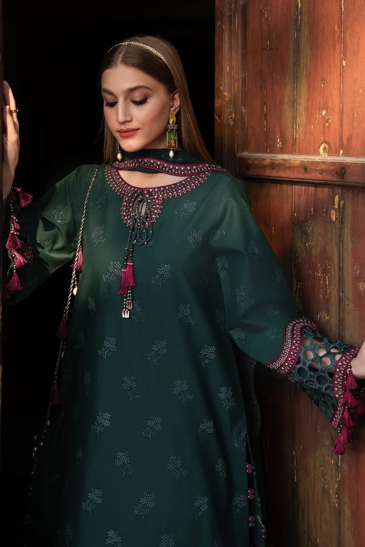 Alizeh | Rawayat Luxury Lawn 24 | Nafisa - Aqsa Fabrics