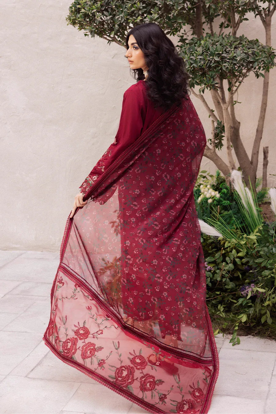Iznik | Dahlia Embroidered Lawn | DL-01 - Aqsa Fabrics