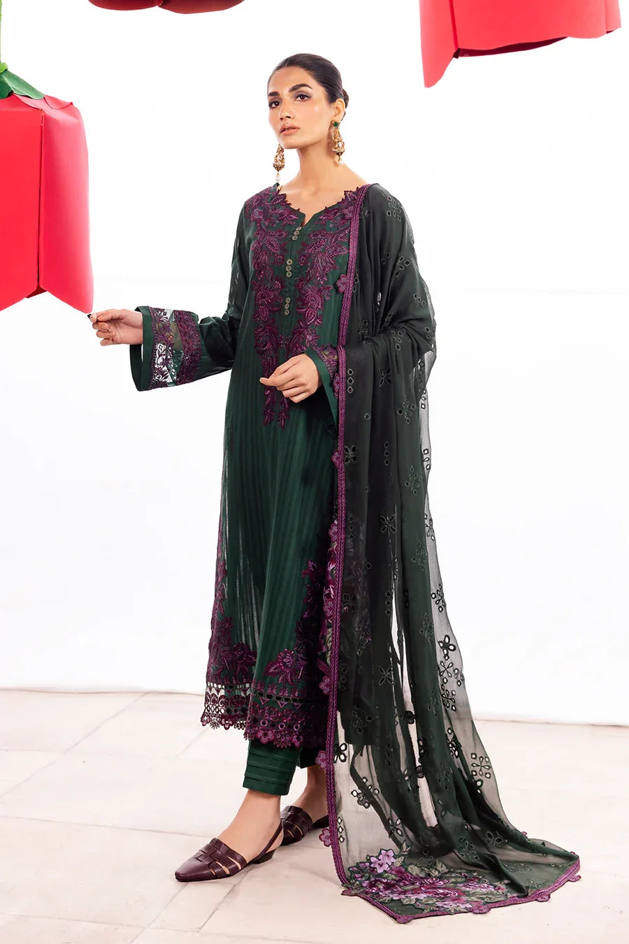 Iznik | Dahlia Embroidered Lawn | DL-02 - Aqsa Fabrics