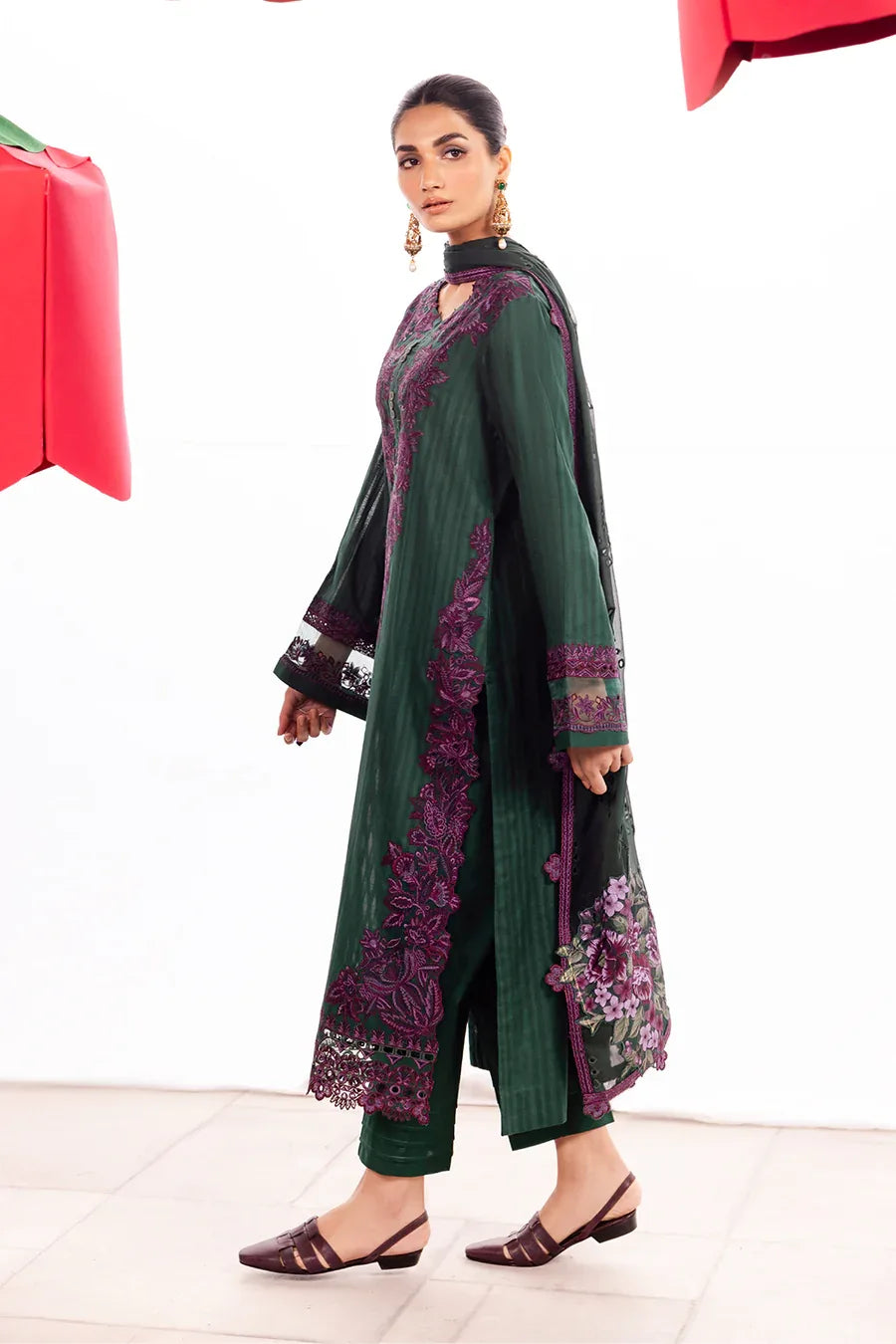 Iznik | Dahlia Embroidered Lawn | DL-02 - Aqsa Fabrics