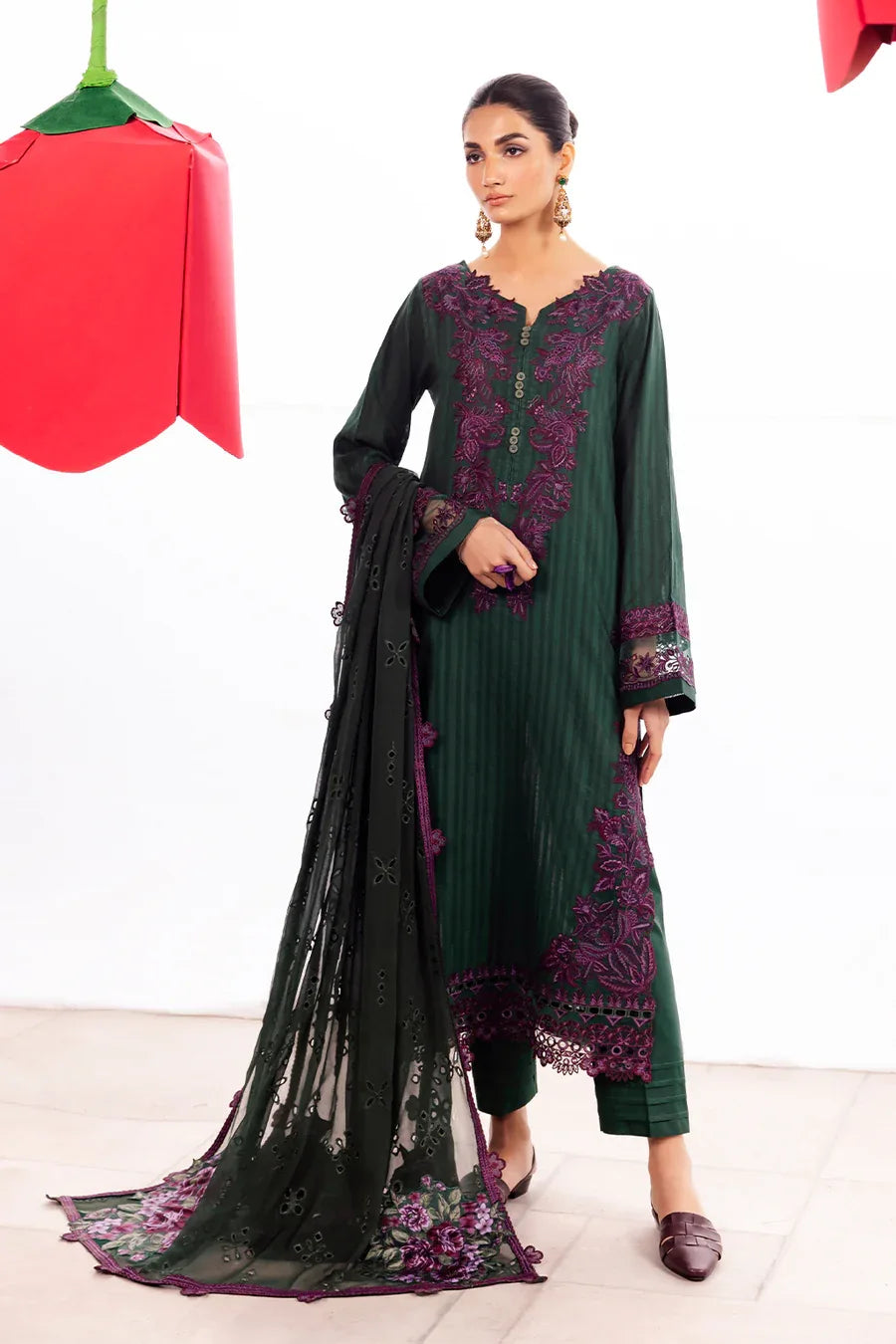 Iznik | Dahlia Embroidered Lawn | DL-02 - Aqsa Fabrics