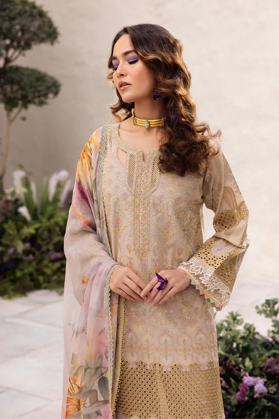 Iznik | Dahlia Embroidered Lawn | DL-03 - Aqsa Fabrics