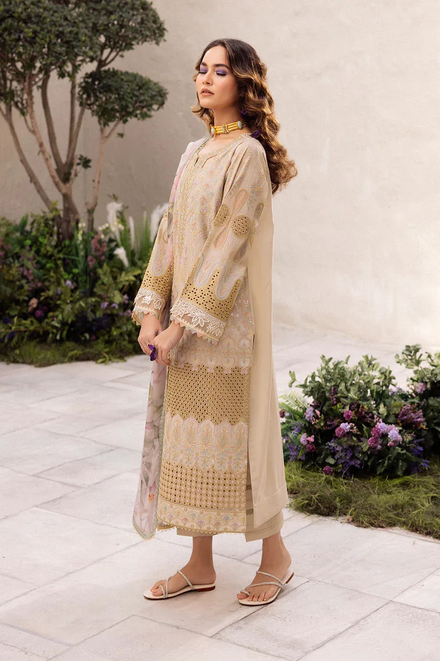 Iznik | Dahlia Embroidered Lawn | DL-03 - Aqsa Fabrics