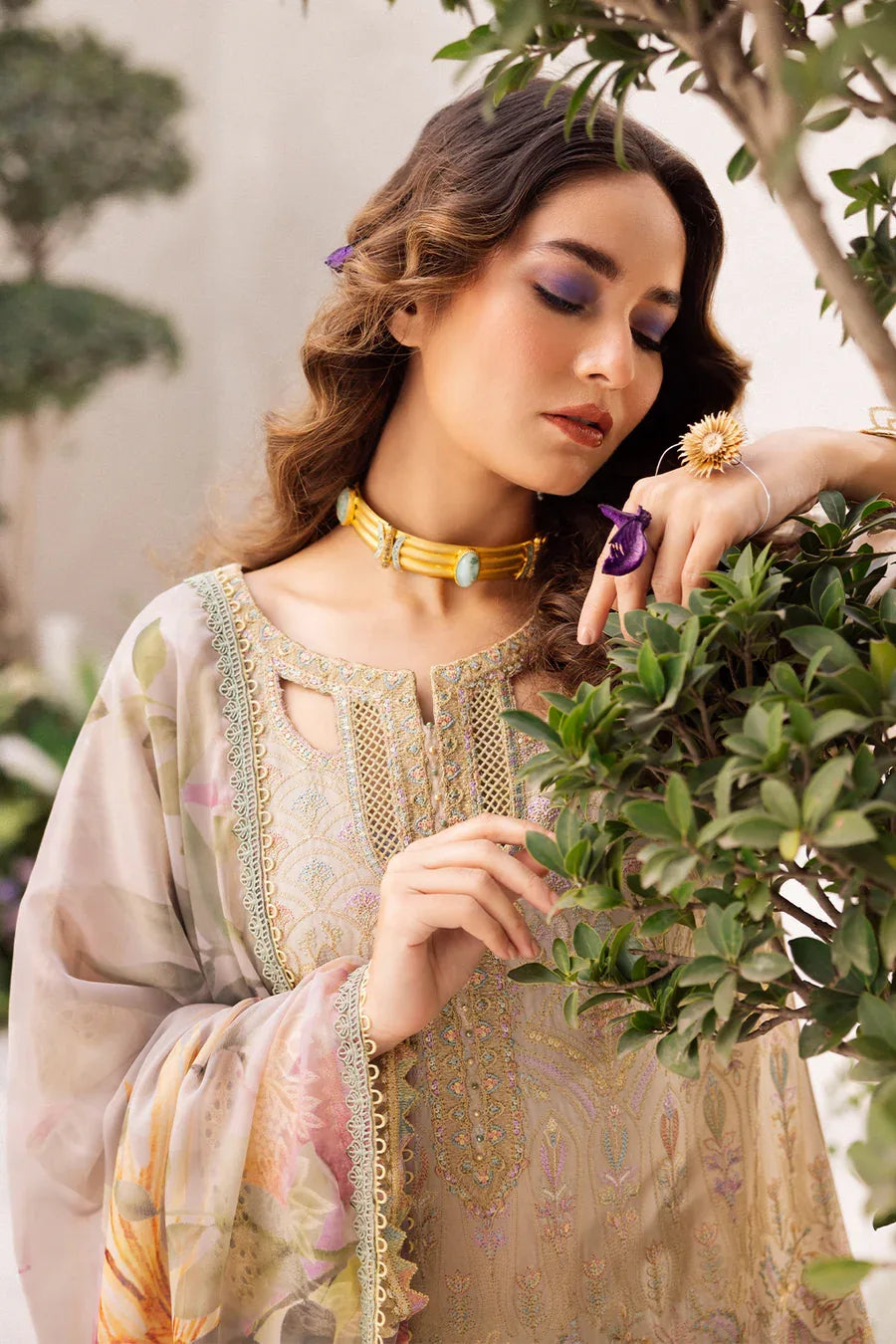 Iznik | Dahlia Embroidered Lawn | DL-03 - Aqsa Fabrics