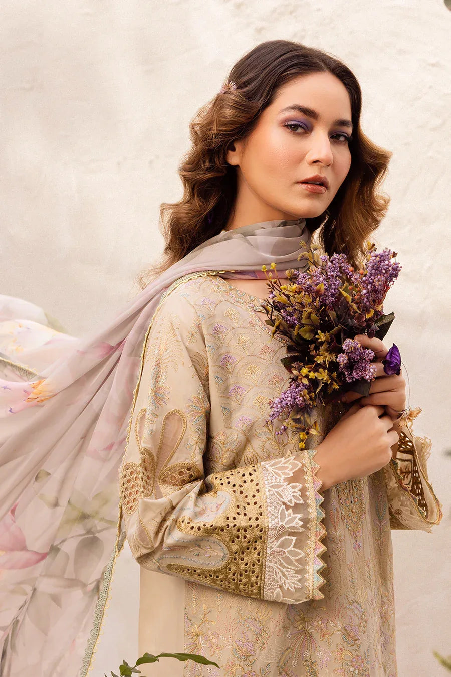Iznik | Dahlia Embroidered Lawn | DL-03 - Aqsa Fabrics