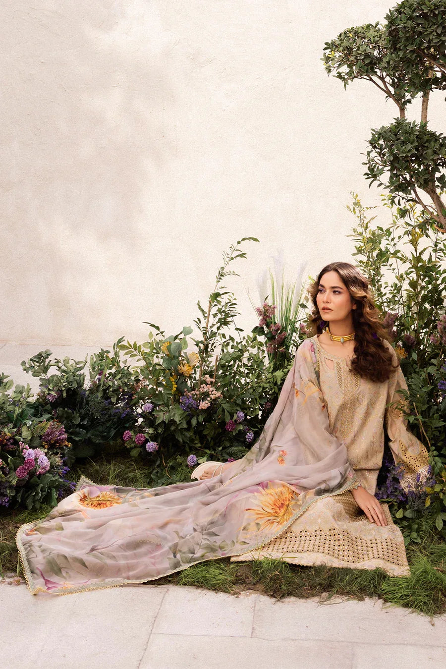 Iznik | Dahlia Embroidered Lawn | DL-03 - Aqsa Fabrics