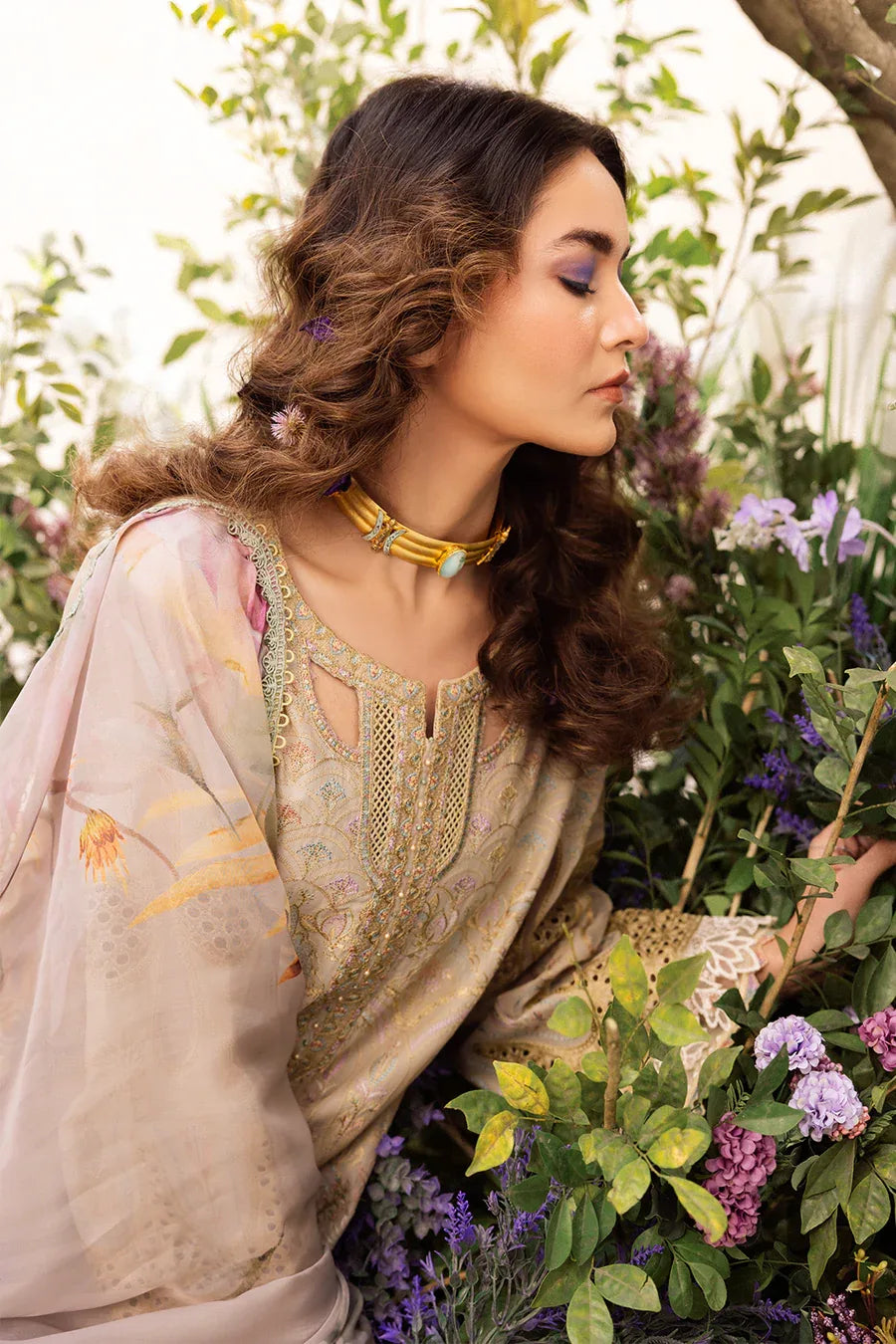 Iznik | Dahlia Embroidered Lawn | DL-03 - Aqsa Fabrics