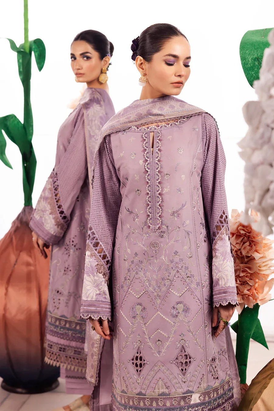Iznik | Dahlia Embroidered Lawn | DL-04 - Aqsa Fabrics