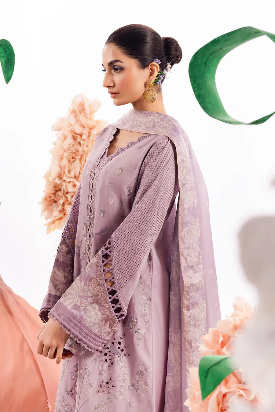 Iznik | Dahlia Embroidered Lawn | DL-04 - Aqsa Fabrics