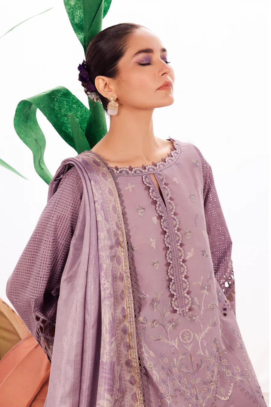 Iznik | Dahlia Embroidered Lawn | DL-04 - Aqsa Fabrics