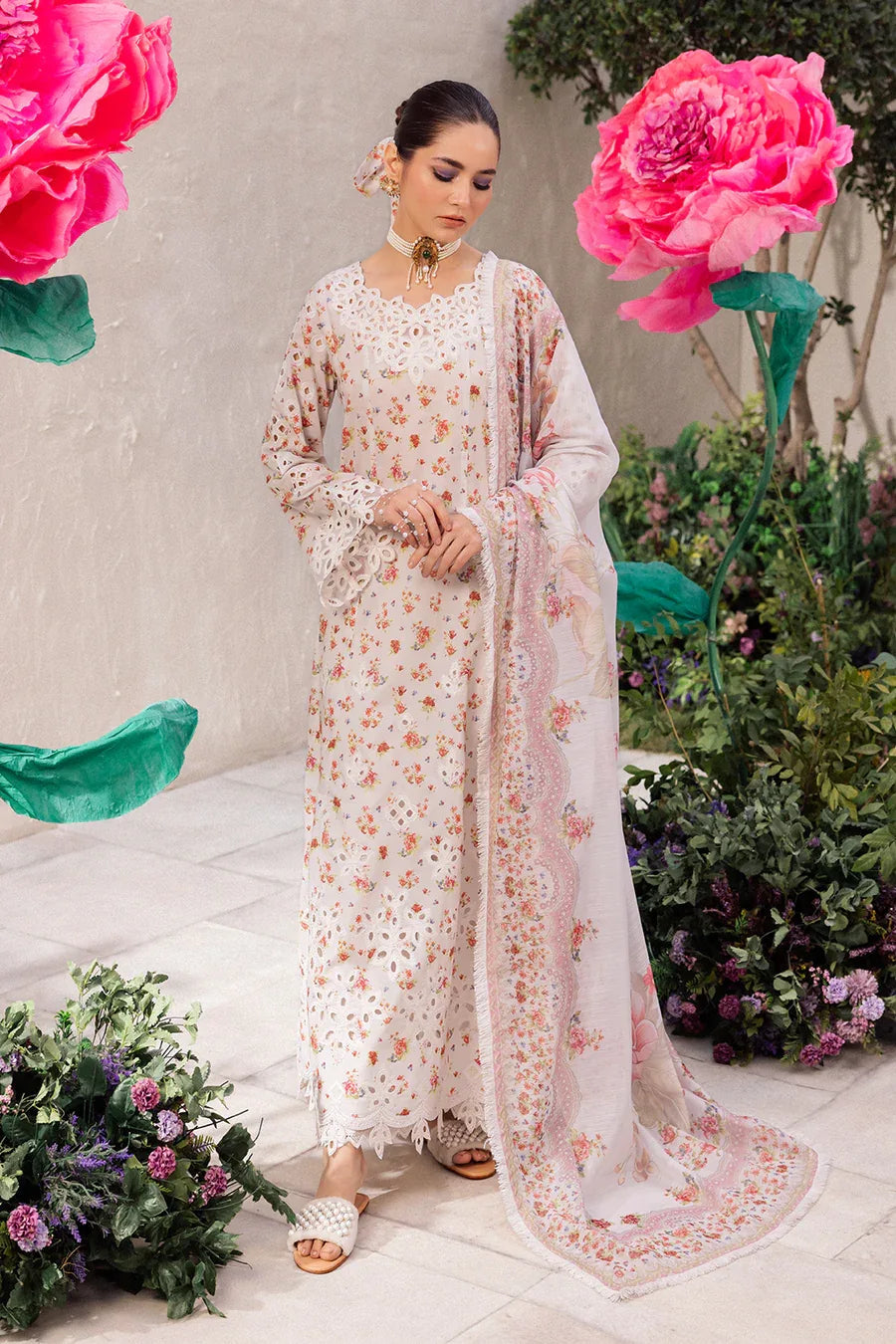 Iznik | Dahlia Embroidered Lawn | DL-05 - Aqsa Fabrics