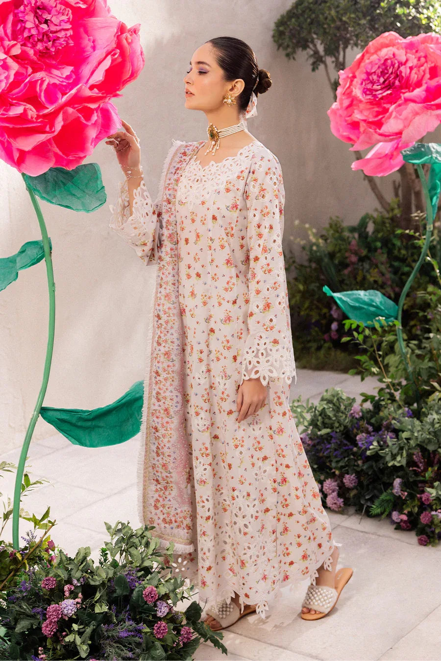 Iznik | Dahlia Embroidered Lawn | DL-05 - Aqsa Fabrics