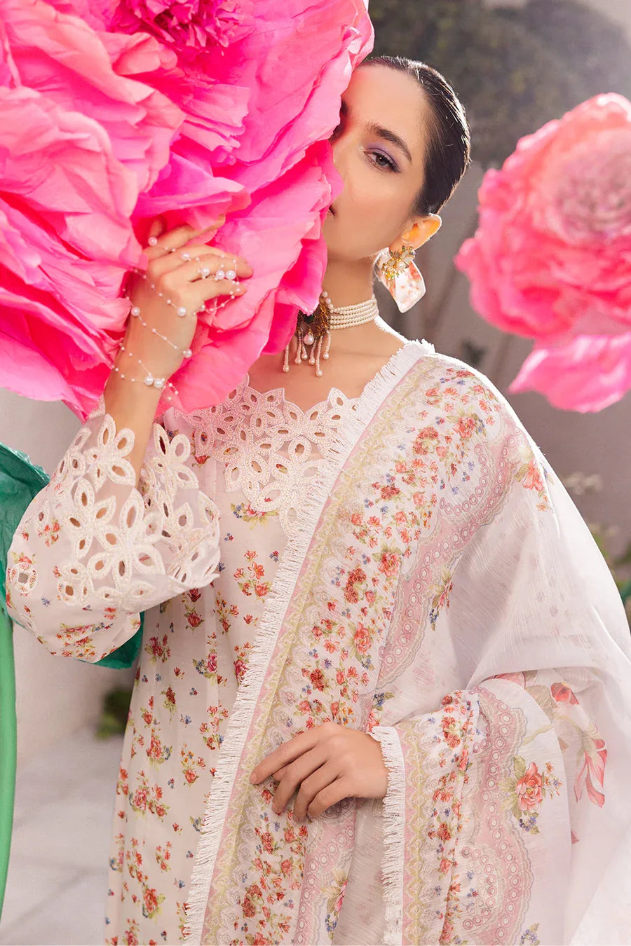 Iznik | Dahlia Embroidered Lawn | DL-05 - Aqsa Fabrics