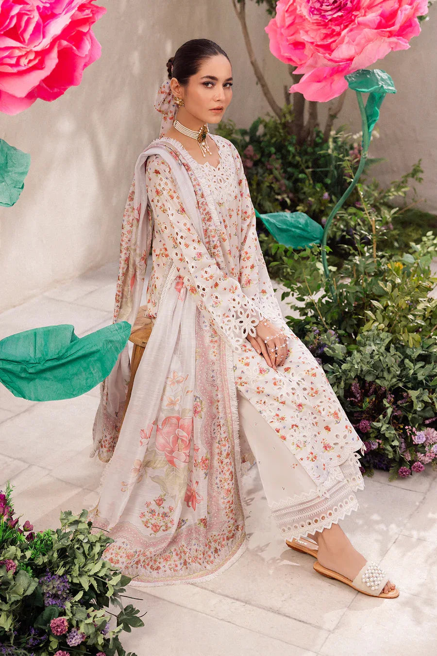 Iznik | Dahlia Embroidered Lawn | DL-05 - Aqsa Fabrics