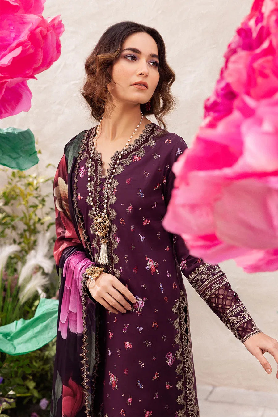 Iznik | Dahlia Embroidered Lawn | DL-06 - Aqsa Fabrics