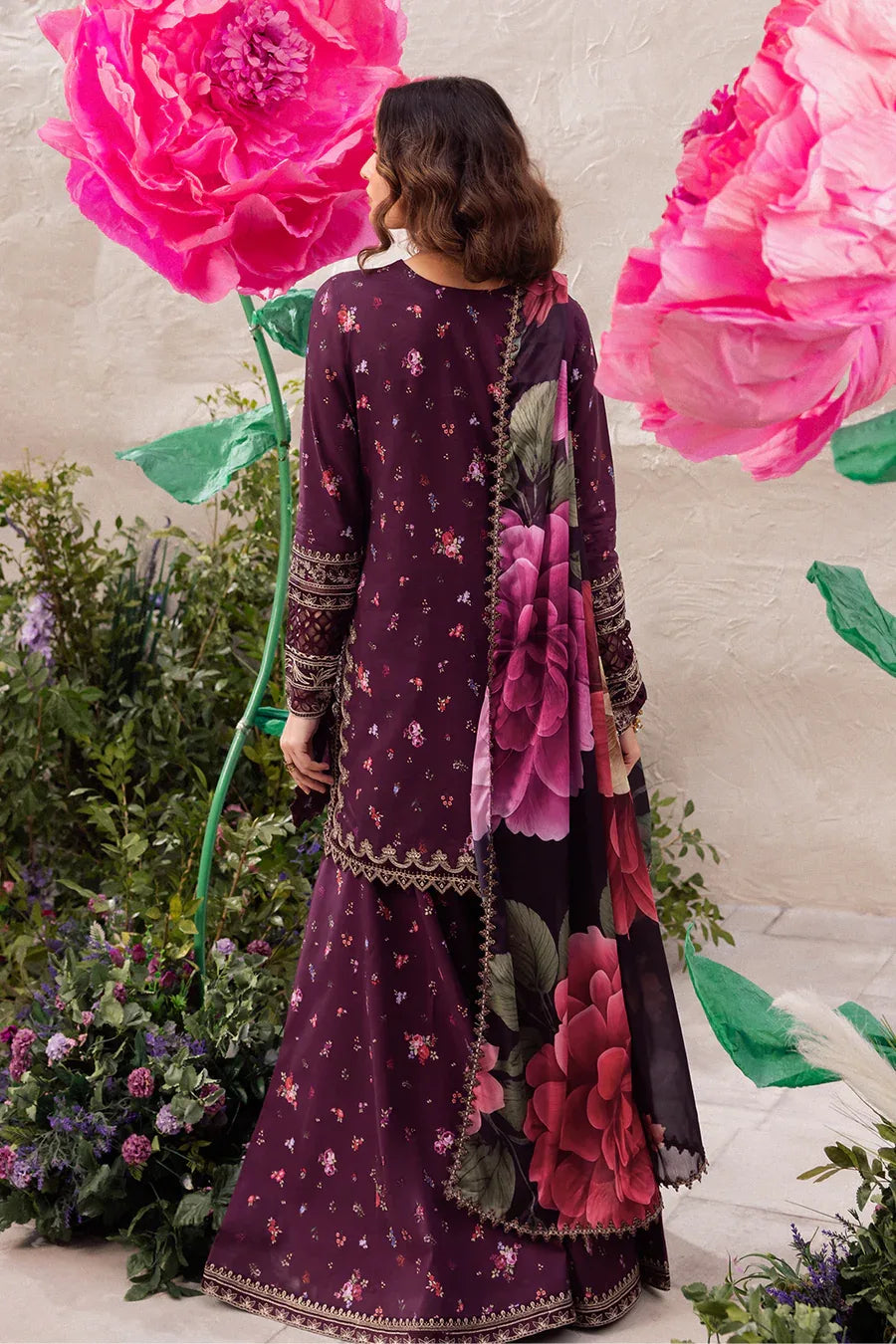 Iznik | Dahlia Embroidered Lawn | DL-06 - Aqsa Fabrics