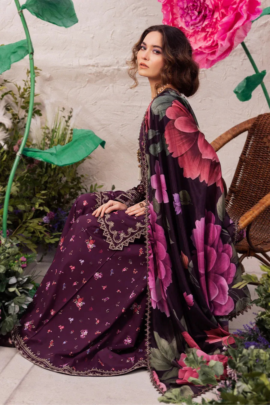 Iznik | Dahlia Embroidered Lawn | DL-06 - Aqsa Fabrics