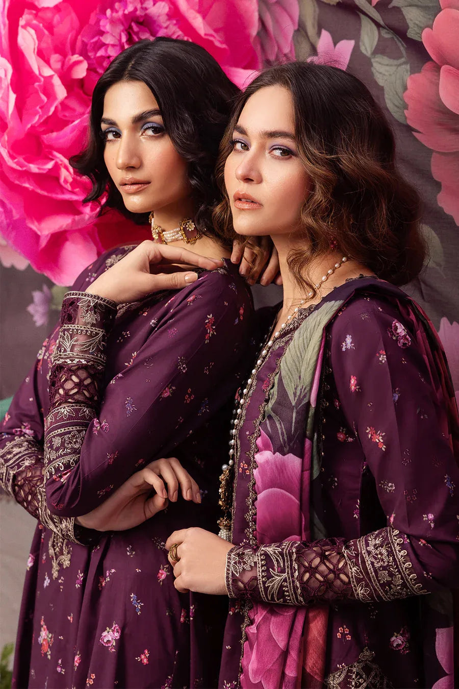 Iznik | Dahlia Embroidered Lawn | DL-06 - Aqsa Fabrics