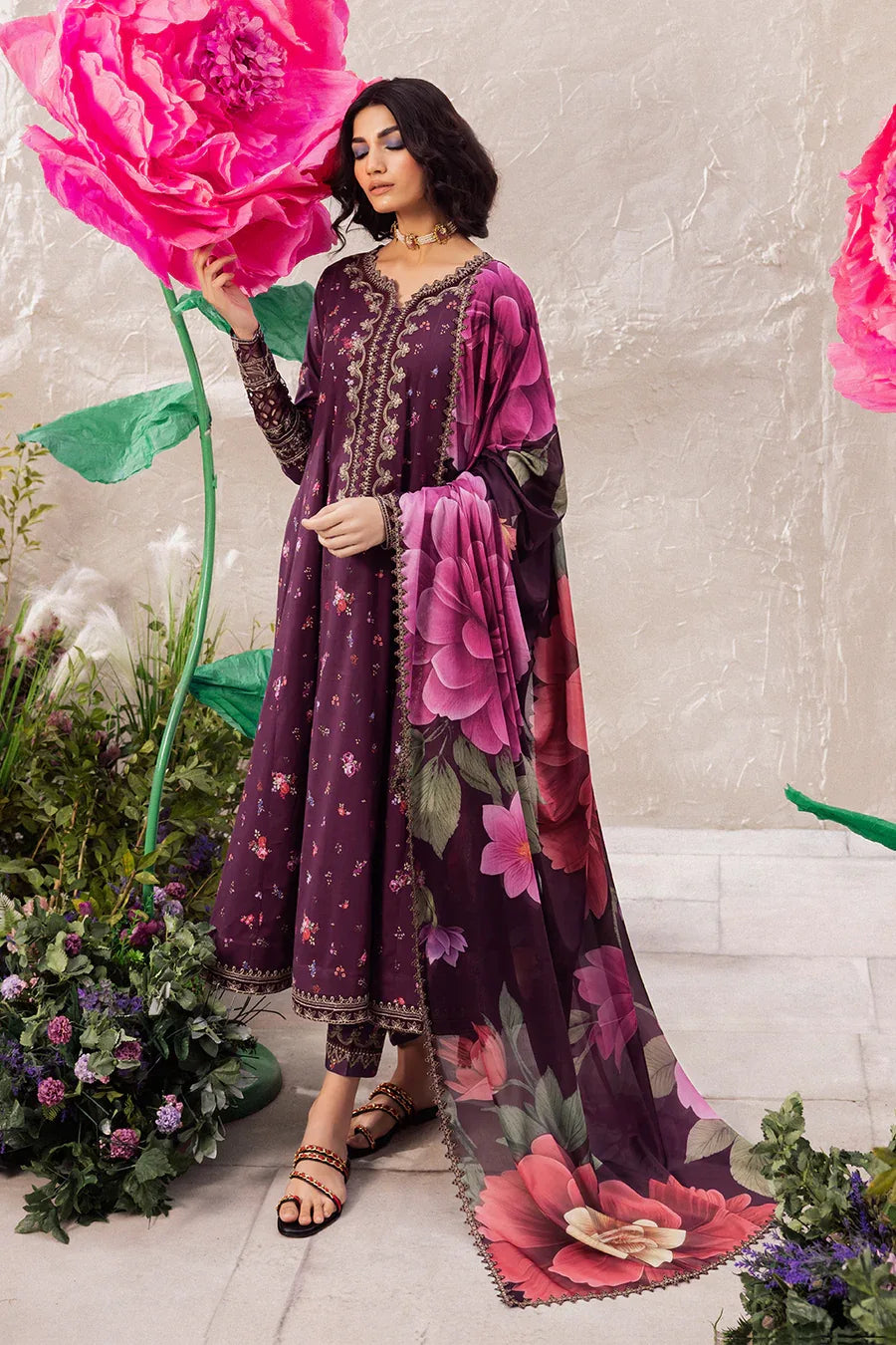 Iznik | Dahlia Embroidered Lawn | DL-06 - Aqsa Fabrics