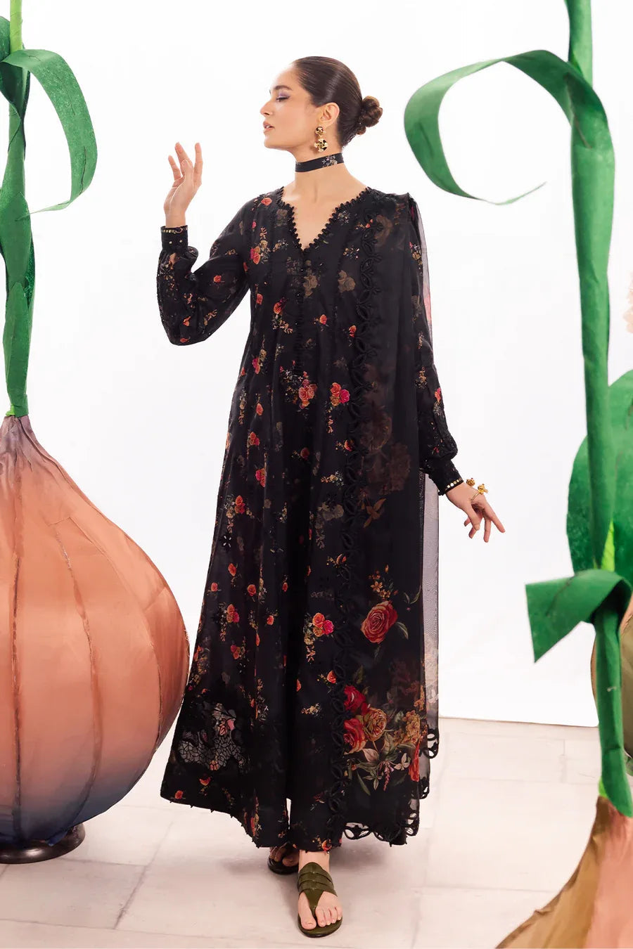 Iznik | Dahlia Embroidered Lawn | DL-08 - Aqsa Fabrics
