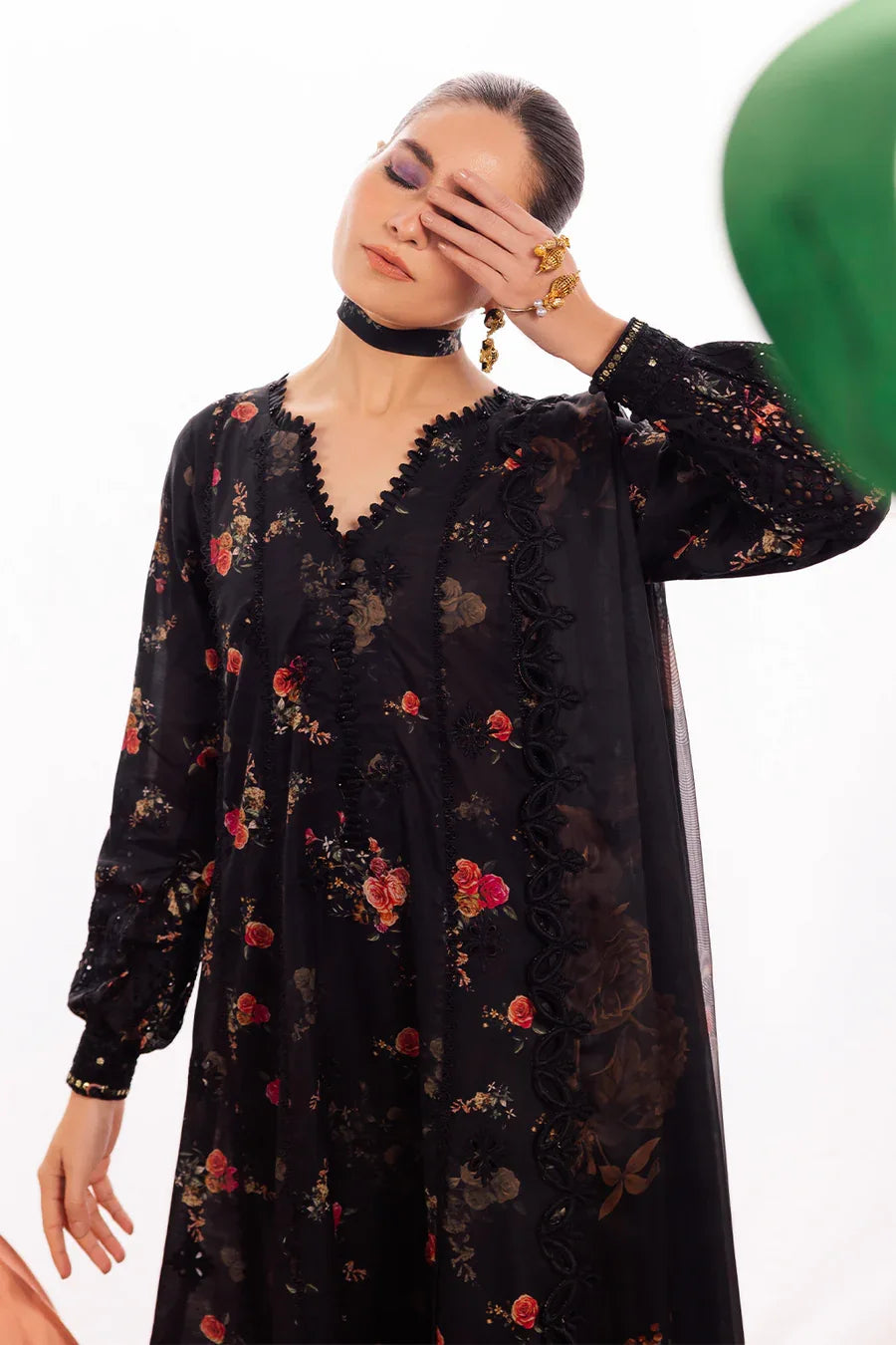 Iznik | Dahlia Embroidered Lawn | DL-08 - Aqsa Fabrics