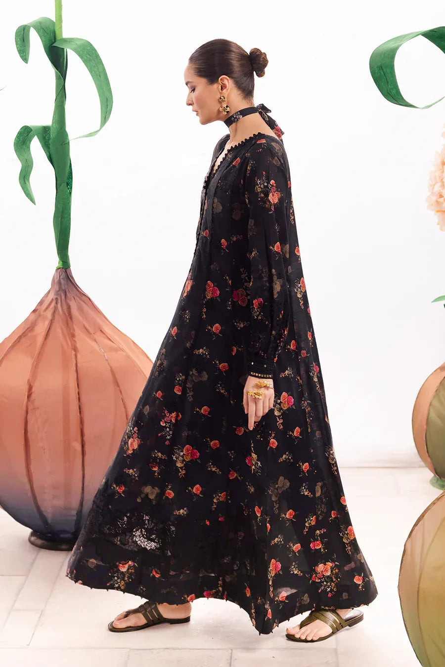 Iznik | Dahlia Embroidered Lawn | DL-08 - Aqsa Fabrics