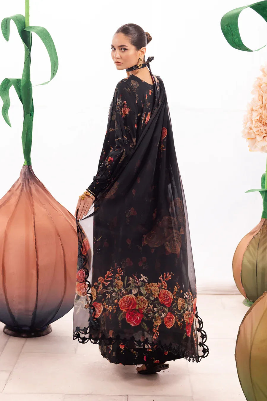 Iznik | Dahlia Embroidered Lawn | DL-08 - Aqsa Fabrics