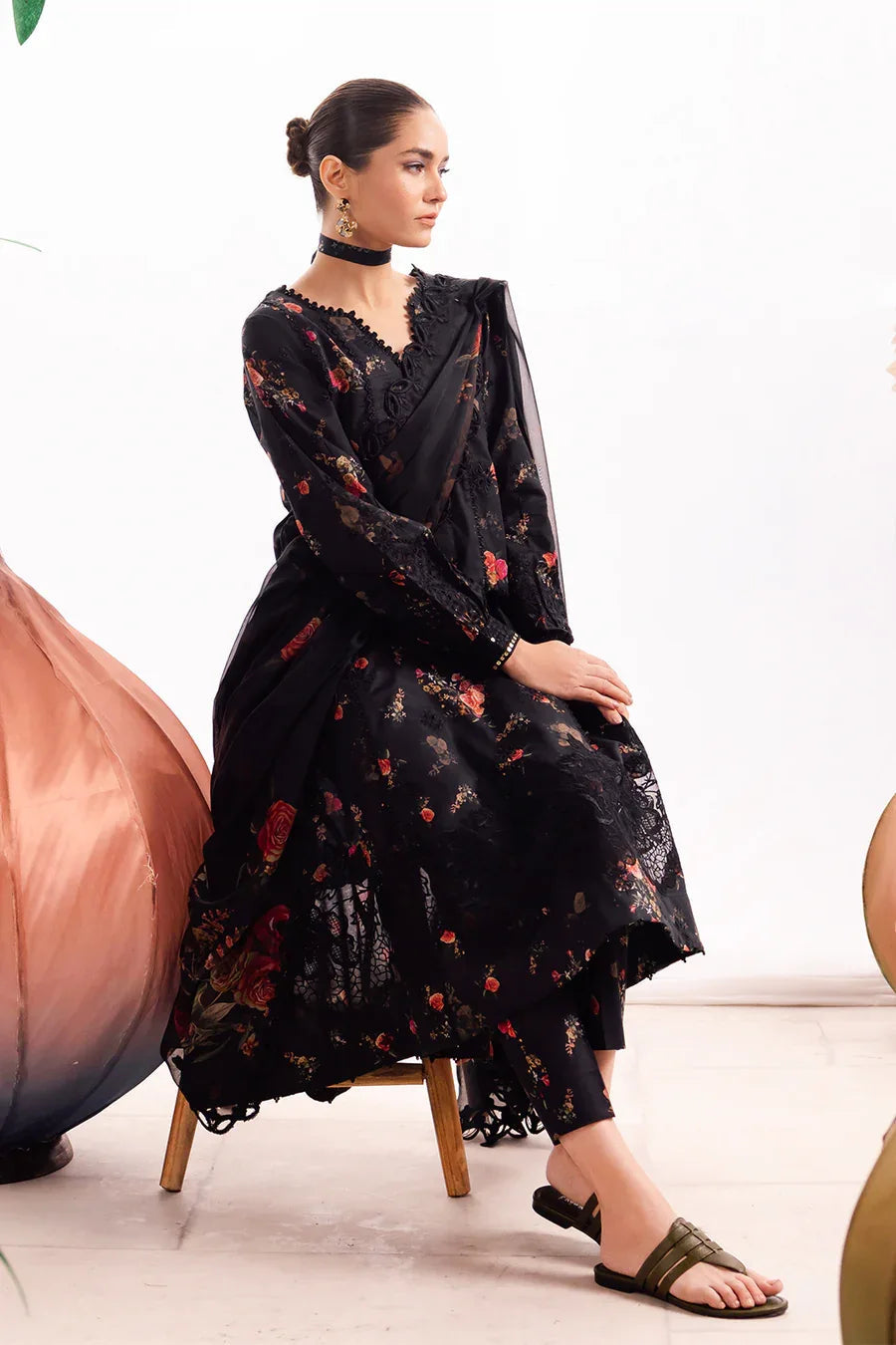 Iznik | Dahlia Embroidered Lawn | DL-08 - Aqsa Fabrics
