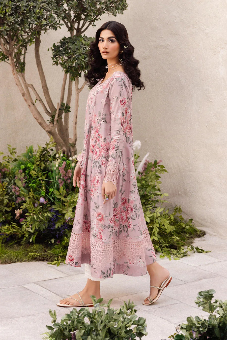 Iznik | Dahlia Embroidered Lawn | DL-09 - Aqsa Fabrics