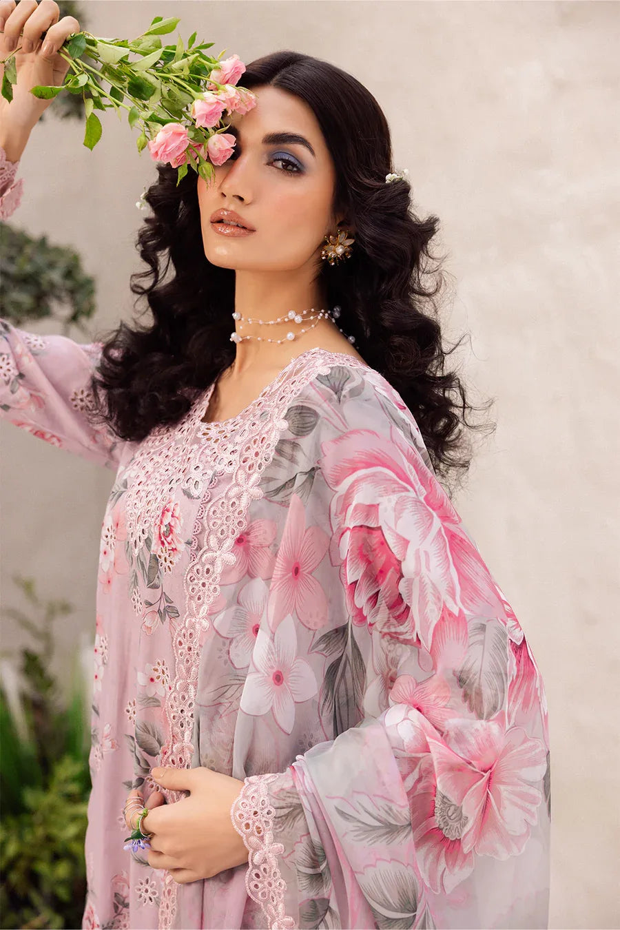 Iznik | Dahlia Embroidered Lawn | DL-09 - Aqsa Fabrics